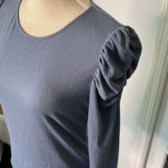 🎖️HP🎖️Stella&Dot Ruched long sleeve crinkle top, S, puff shoulder, slate - Picture 2 of 9